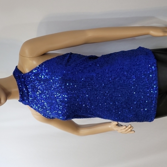 CABLE & Gauge Halter Neck Sequin Embellished Top - Picture 7 of 11
